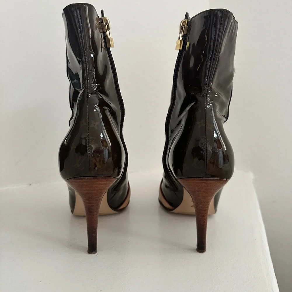 LOUIS VUITTON 🔒 LV Monogram Brown Patent Ankle Boots with Lock Charm Zip Sz 37.5 - Picture 7 of 11